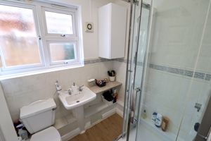 Shower room- click for photo gallery